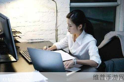 公司开会秘书在桌底干什么：公司会议秘书在桌下的秘密任务与职责分析