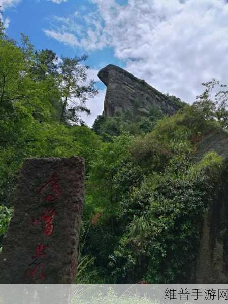 二曲亭亭玉女峰邻水插花像谁用：1. ＂水边花影映雅姿，二曲亭前忆佳人