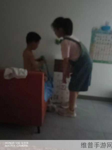 小孩半夜喂姐姐吃钢筋好吗图片：1. 半夜喂姐姐吃钢筋：儿童创意想象的奇妙瞬间