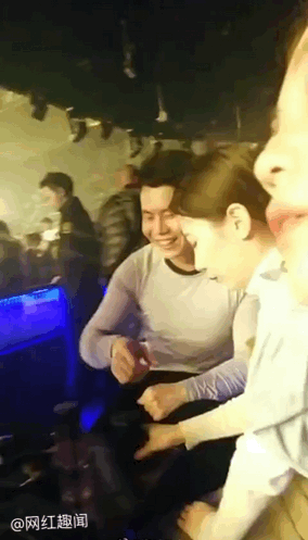 舅舅喝醉了吻我的脖子代表什么：1. 酒后真情：舅舅亲吻背后的心理解析