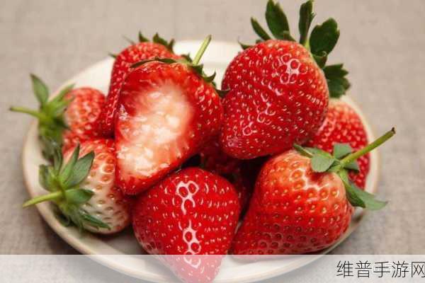 将草莓放在小洞里榨汁：1. 草莓榨汁新玩法：小洞里的美味秘密