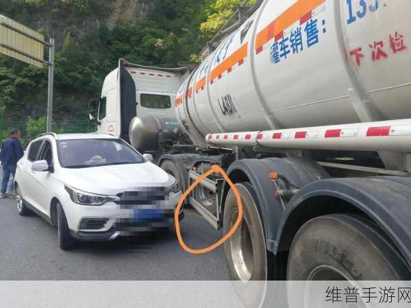 在公交车上被撞出了水消防:1. 公交车上意外撞水 消防队迅速出动