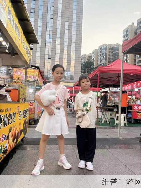 带小玩具逛街的感觉：1. ＂小玩具陪我逛街，童趣与时尚的完美结合