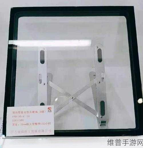 按在落地玻璃窗前c：1. 透过落地玻璃窗，感受城市的脉动