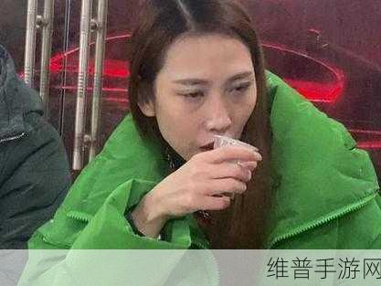 蛇姐开瓶盖吸烟图片高清：蛇蛇大冒险：开启瓶盖挑战【专题】