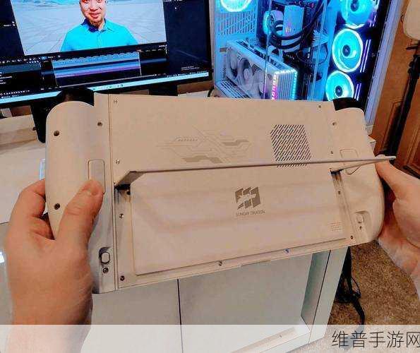 腾讯携手英特尔震撼发布，11英寸大屏游戏掌机深度解析