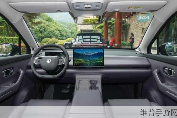 零跑B10内饰揭秘，空间利用极致，续航600km，手游玩家新宠？价格成最大悬念