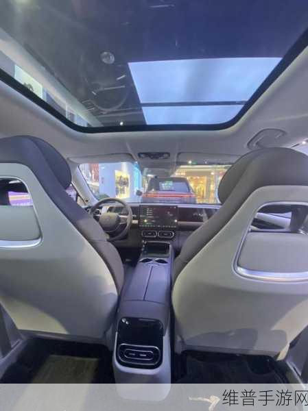 零跑B10内饰揭秘，空间利用极致，续航600km，手游玩家新宠？价格成最大悬念