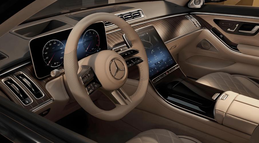 奔驰新款S级路试谍照曝光，内饰革新，手游玩家翘首以盼2026年初上市