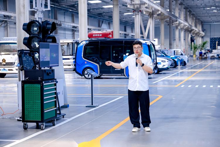 小马智行自动驾驶技术新突破,广州高快速路测试许可下的手游探索之旅