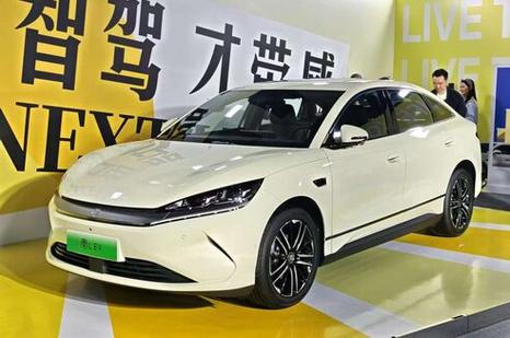 比亚迪秦L EV新亮相，设计紧随汉L，轴距增加智驾加持，能否成为手游玩家新宠？