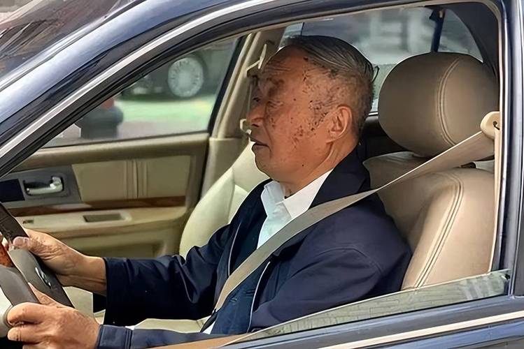 驾驶证申领年龄上限调整至63岁，2025年起手游玩家出行新机遇