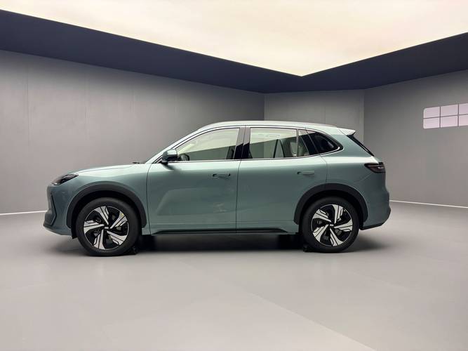 吉利银河E5，家用纯电SUV新宠，530km续航实力解析——手游玩家出行新选择